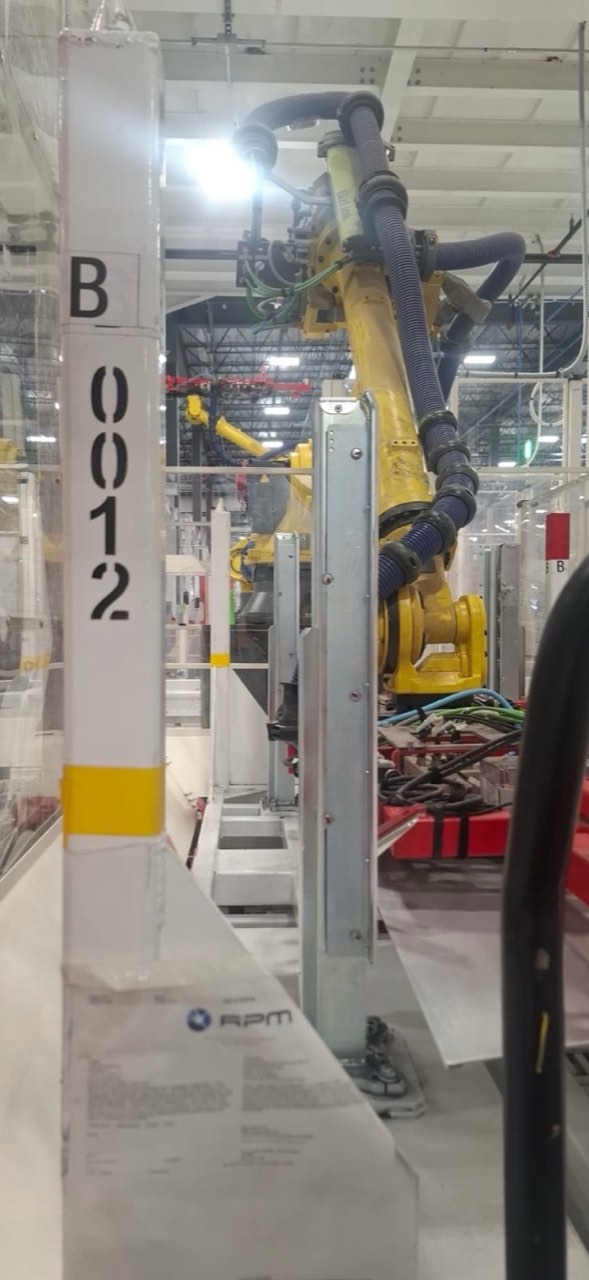 Yellow robot behind a guarded cell